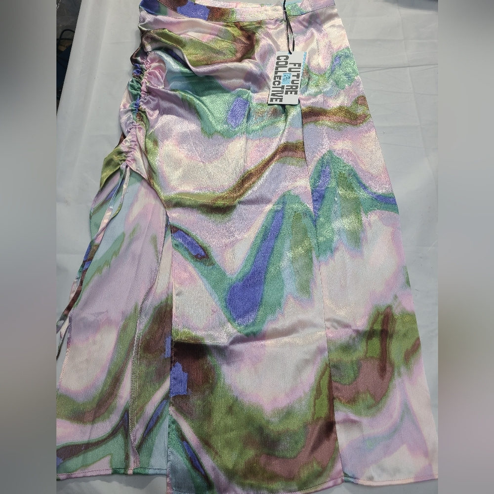 Women's Marbled Silk Curved Hem Midi Skirt Future Collective - Picture 2 of 4